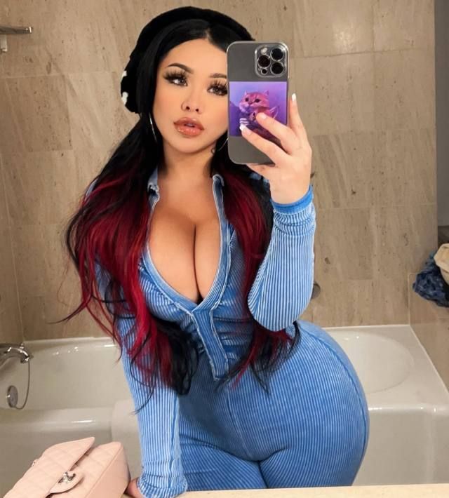 I’m available for hookup and bodyrubs - Image 2